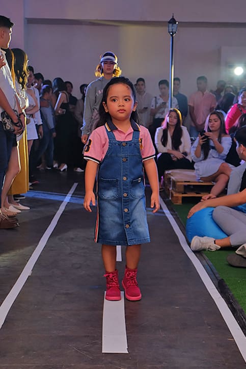 Giordano3 - MEGA MEGA | Model on runway for Giordano Philippines 30th Anniversary