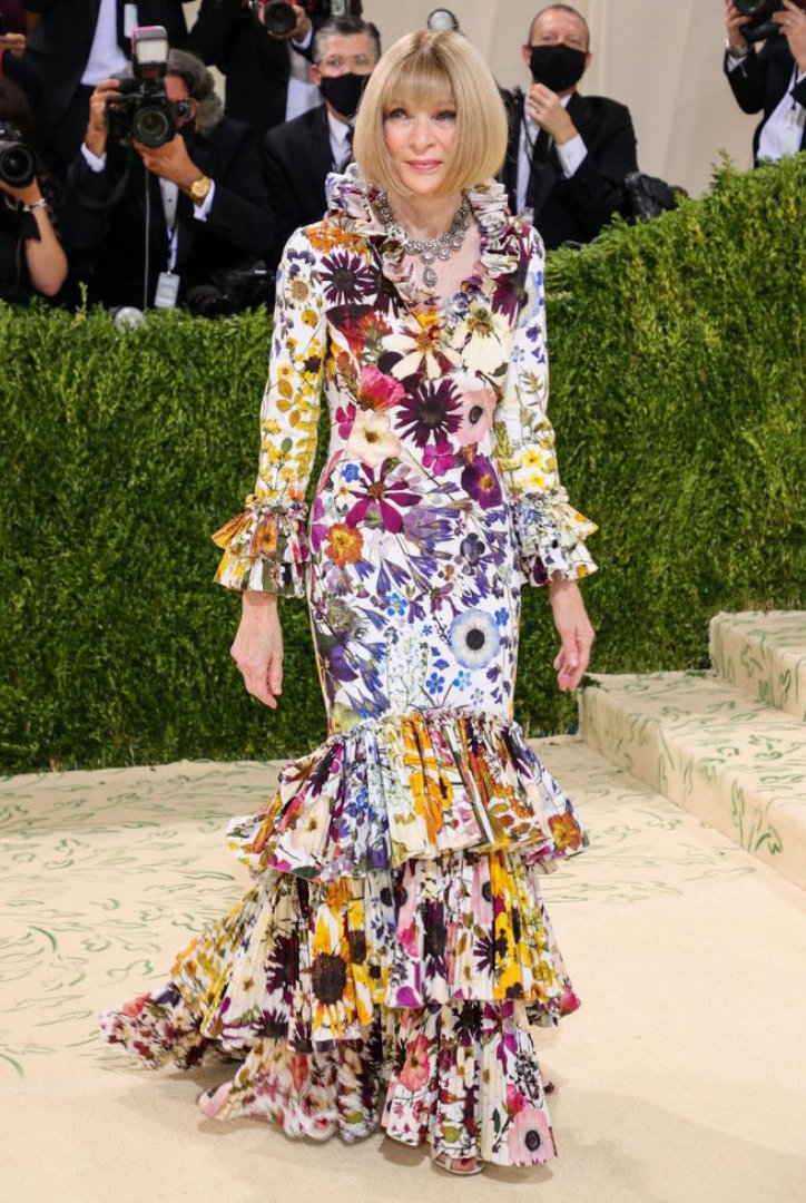 Anna-Wintour-Wore-Oscar-de-la-Renta-To-The-2021-Met-Gala - MEGA