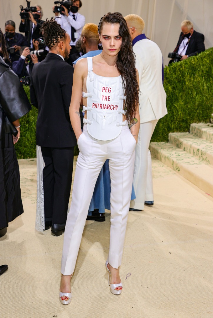 cara-delevingne-met-gala-01 - MEGA