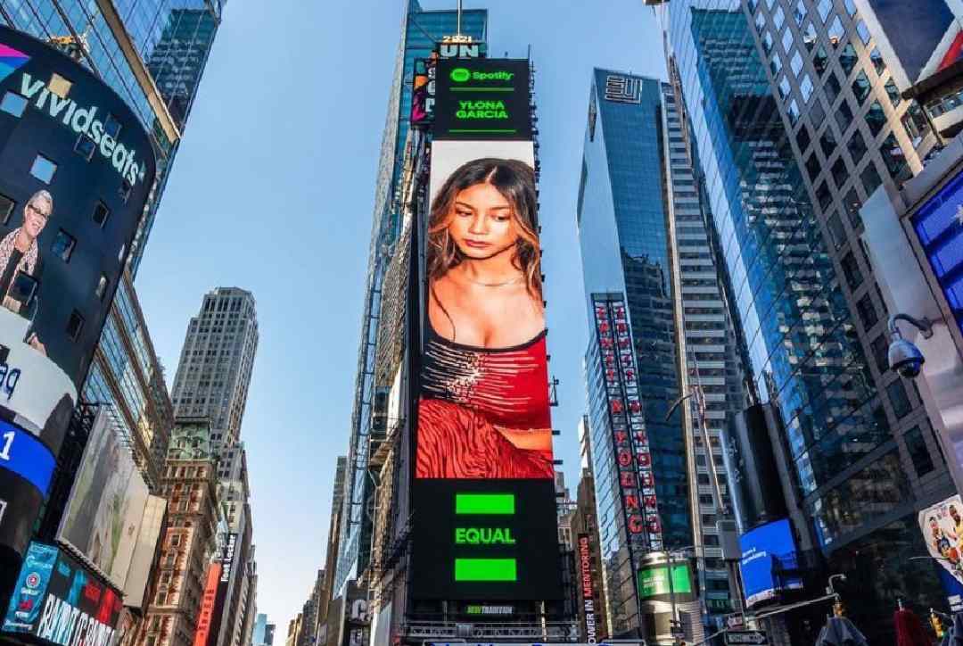 MEGAENT_YLONA_NEWYORK - MEGA