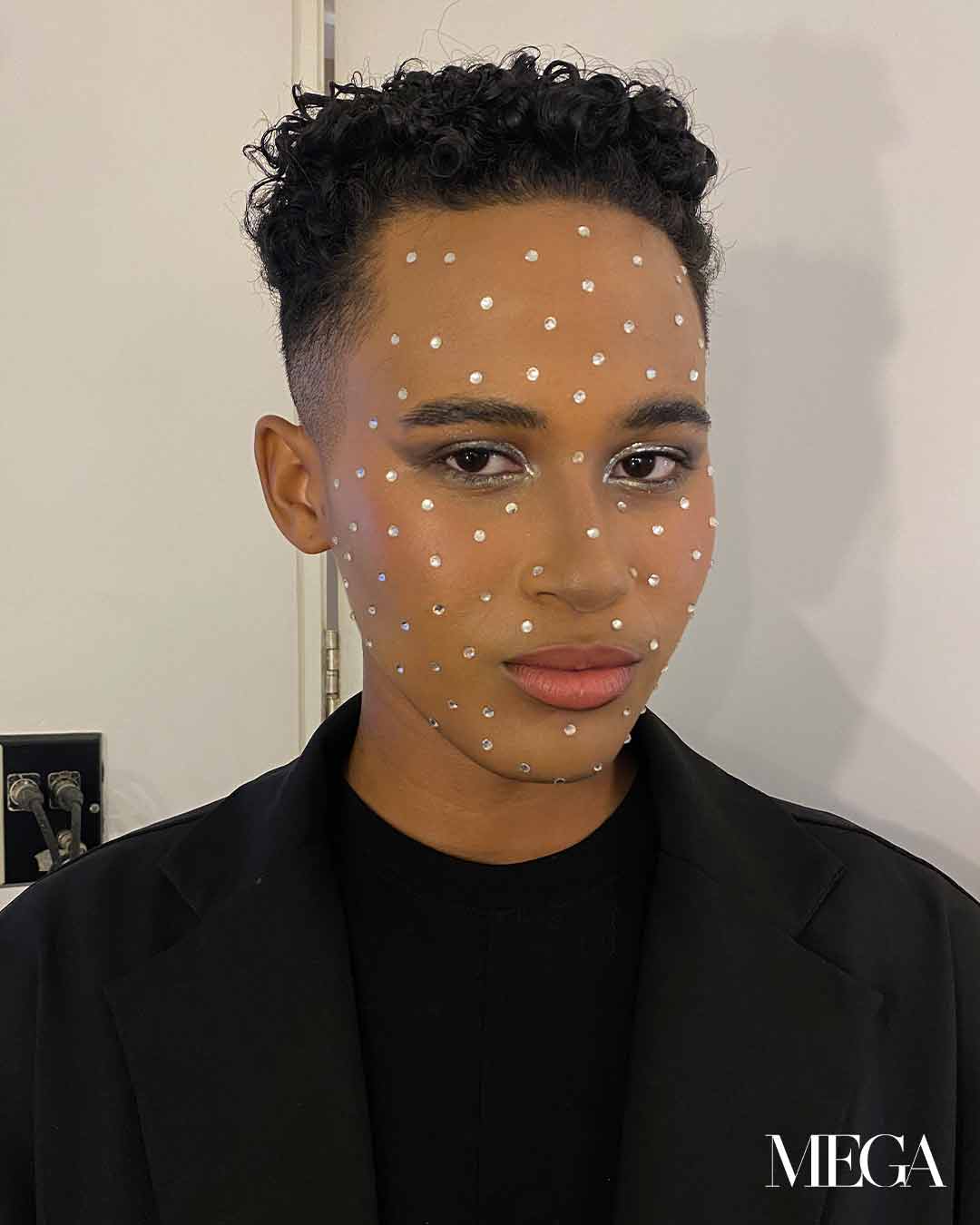 MEGA_ANTI-BEAUTY-MAKEUP-AND-RHINESTONE-ACCENTS-DOMINATED-THE-BYS-FASHION-WEEK-DAY-2-RUNWAY-04 - MEGA