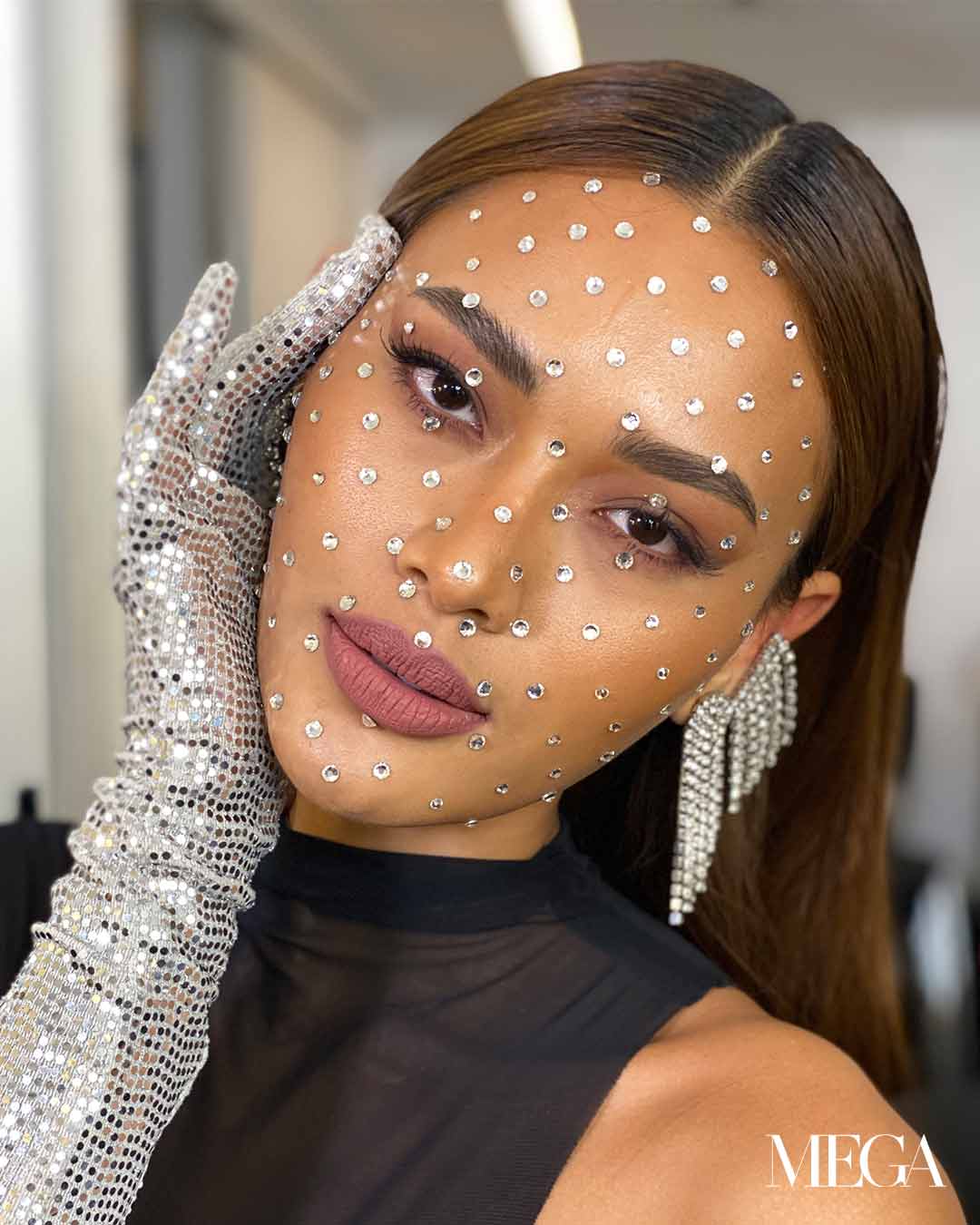 MEGA_ANTI-BEAUTY-MAKEUP-AND-RHINESTONE-ACCENTS-DOMINATED-THE-BYS-FASHION-WEEK-DAY-2-RUNWAY-05 - MEGA