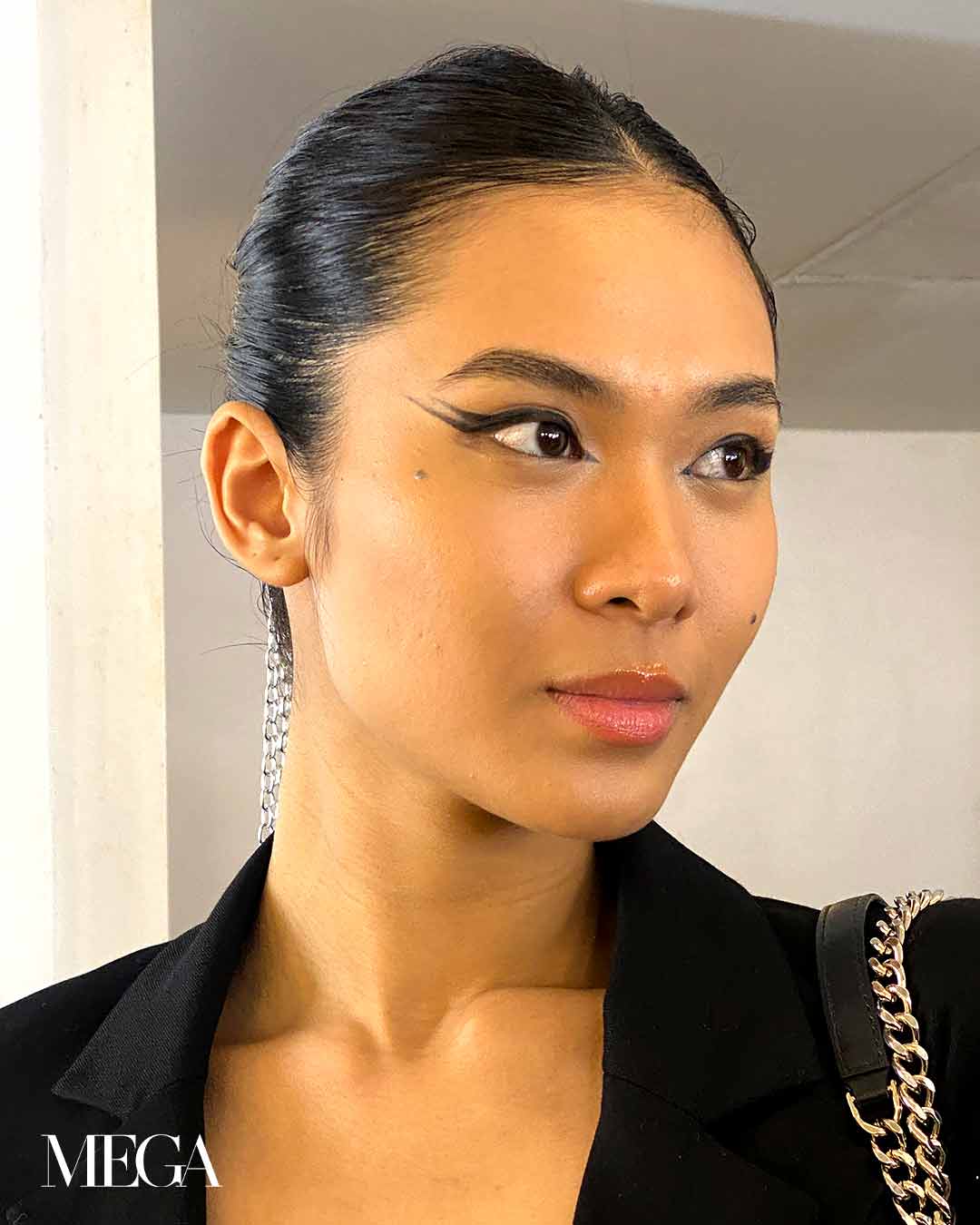 MEGA_ANTI-BEAUTY-MAKEUP-AND-RHINESTONE-ACCENTS-DOMINATED-THE-BYS-FASHION-WEEK-DAY-2-RUNWAY-12 - MEGA