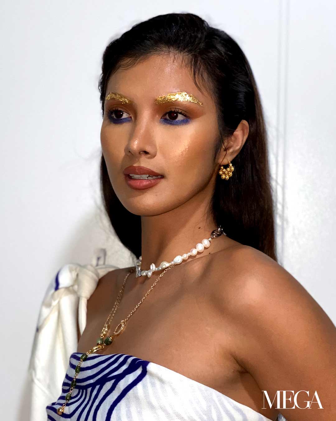 MEGA_EMBELLISHED-EYEBROWS-GRAPHIC-EYELINERS-AND-POLISHED-MAKEUP-CAPPED-OFF-BYS-FASHION-WEEK-01 - MEGA