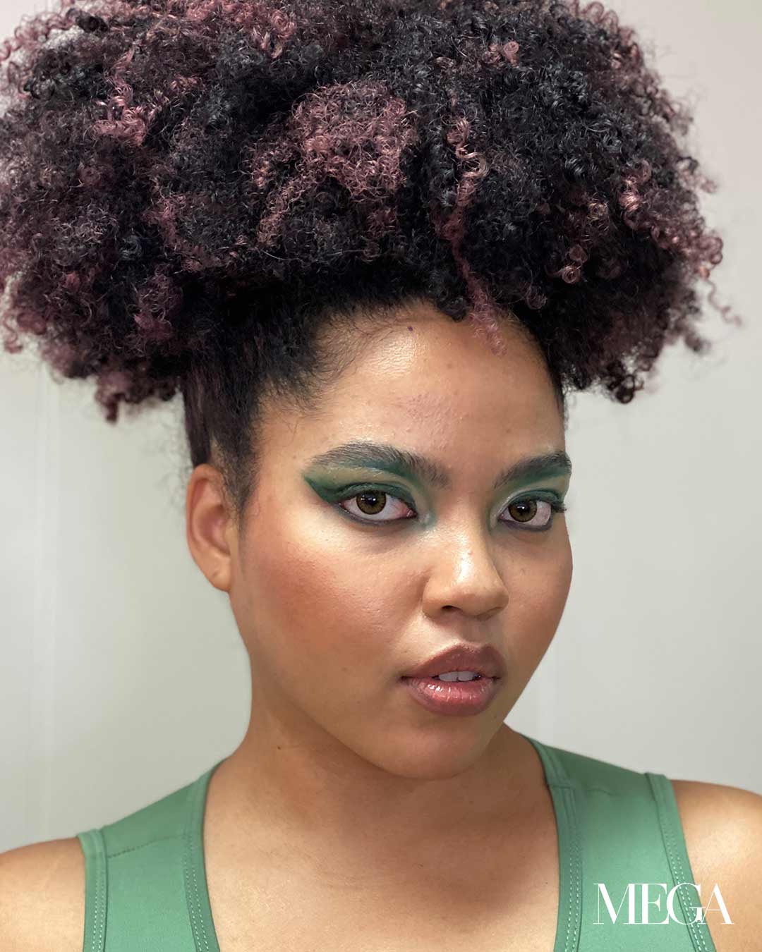 MEGA_EMBELLISHED-EYEBROWS-GRAPHIC-EYELINERS-AND-POLISHED-MAKEUP-CAPPED-OFF-BYS-FASHION-WEEK-03 - MEGA
