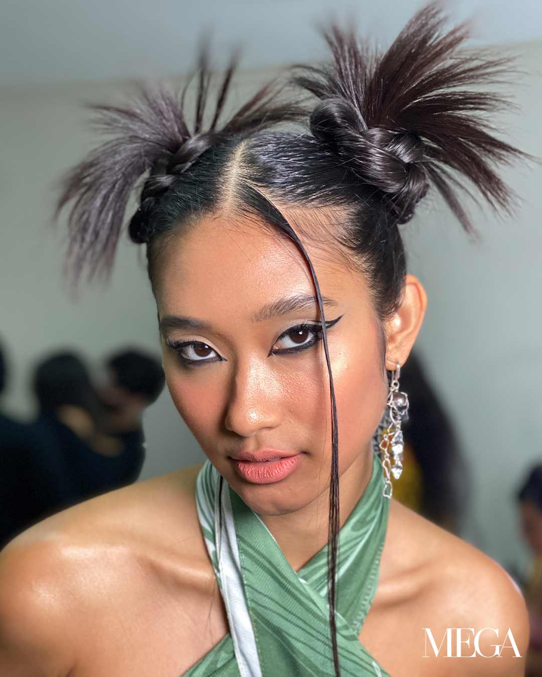 MEGA_EMBELLISHED-EYEBROWS-GRAPHIC-EYELINERS-AND-POLISHED-MAKEUP-CAPPED-OFF-BYS-FASHION-WEEK-06 - MEGA