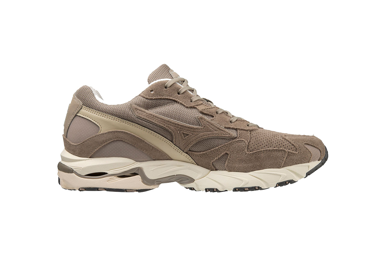 Mizuno-Wave-Rider-10-Premium-Pack-BGRemoved-2 - MEGA Mizuno Wave Rider 10 Premium Pack V3 Sneaker