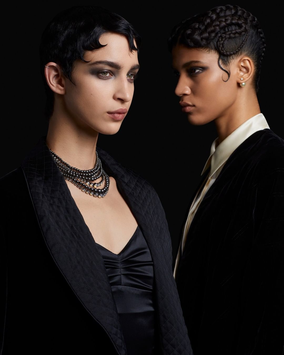 CURLS-1 - MEGA Kiss curls Paris Haute Couture Week