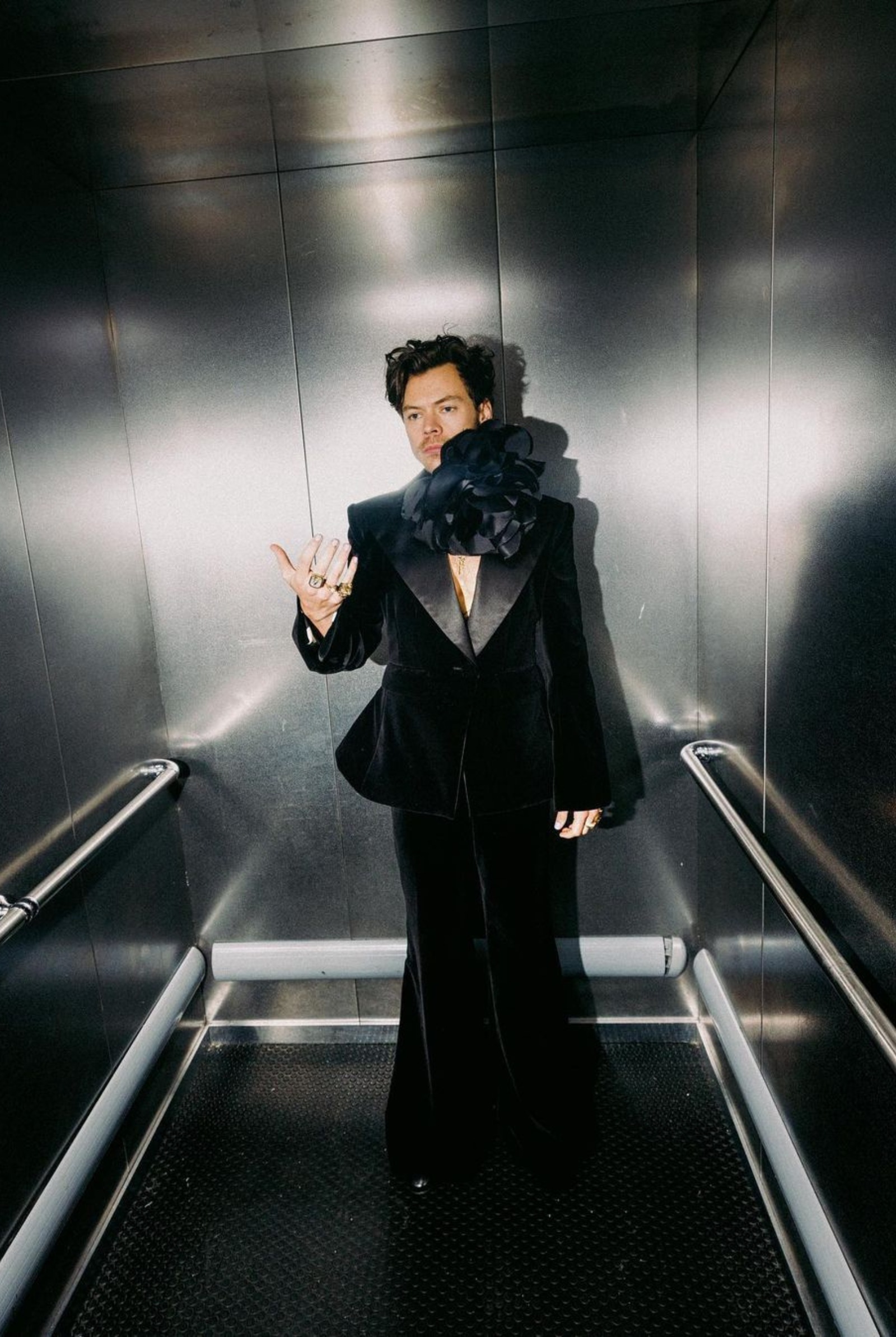IN-ARTICLE-PORTRAIT-3-3 - MEGA Harry Styles at BRIT Awards 2023