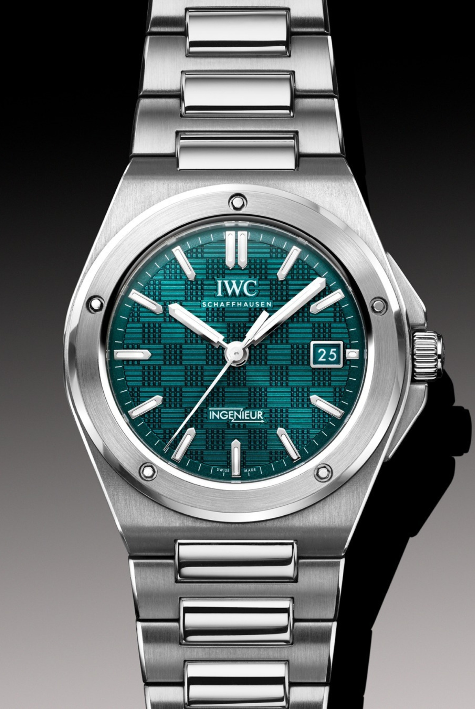 IN-ARTICLE-PORTRAIT-6-4 - MEGA IWC’s Ingenieur Automatic 40
