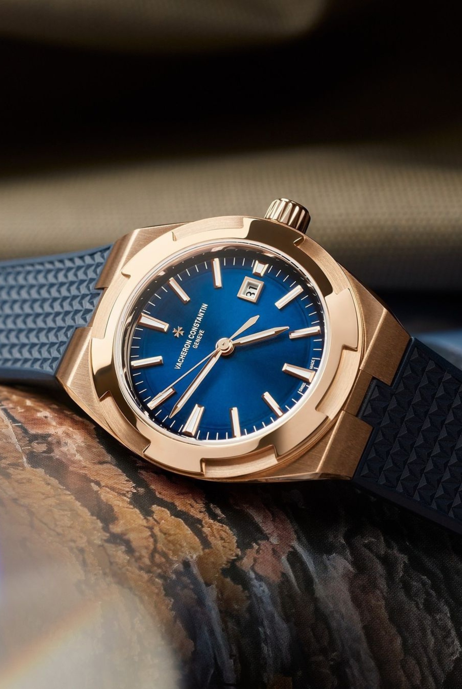 IN-ARTICLE-PORTRAIT-9-4 - MEGA Vacheron Constantin's Overseas Self-Winding