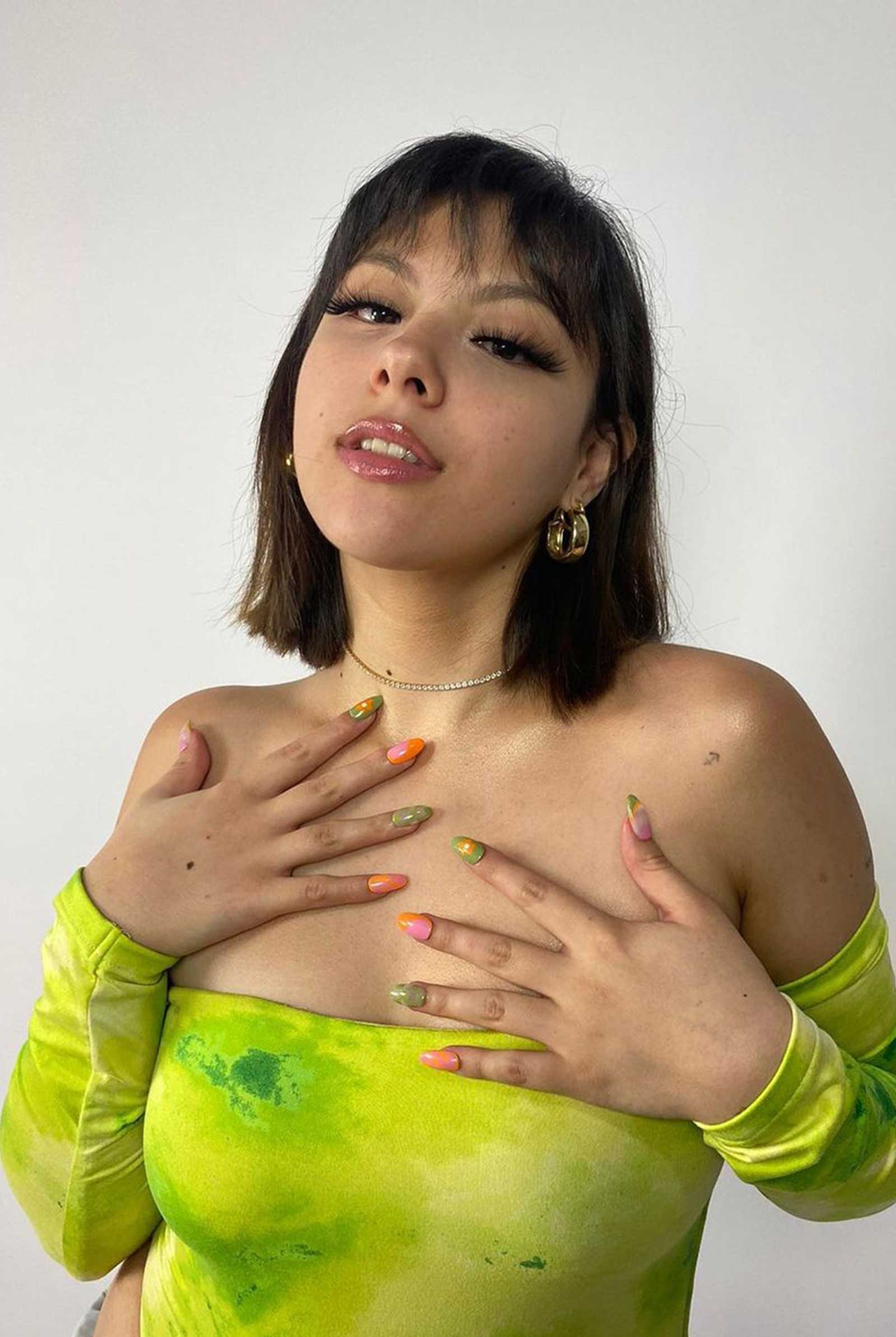 MEGASTYLE_MEET-ALL-THE-GIRLS-OF-THE-NIGHTLIFE-GROUP-GOOD-GANG-15 - MEGA