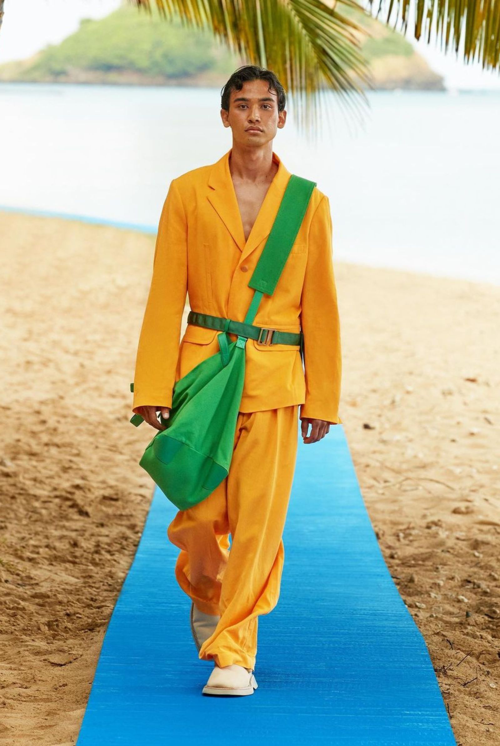 4 - MEGA Neoncore trend fashion JACQUEMUS