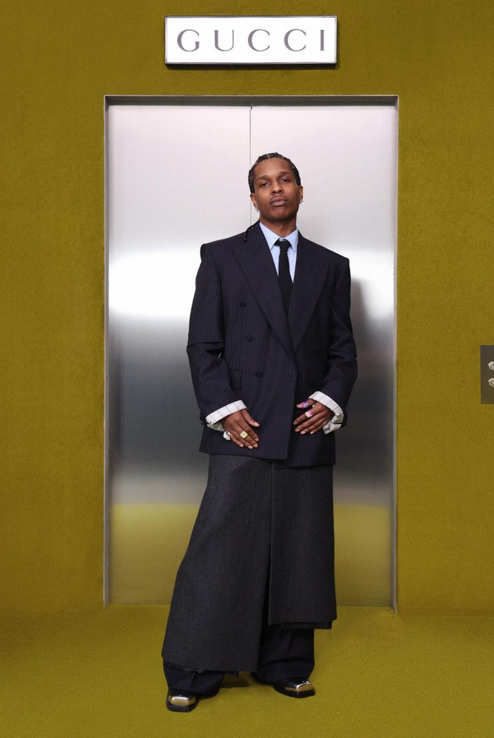 IN-ARTICLE-PORTRAIT-7 - MEGA Oversized Suit Trends