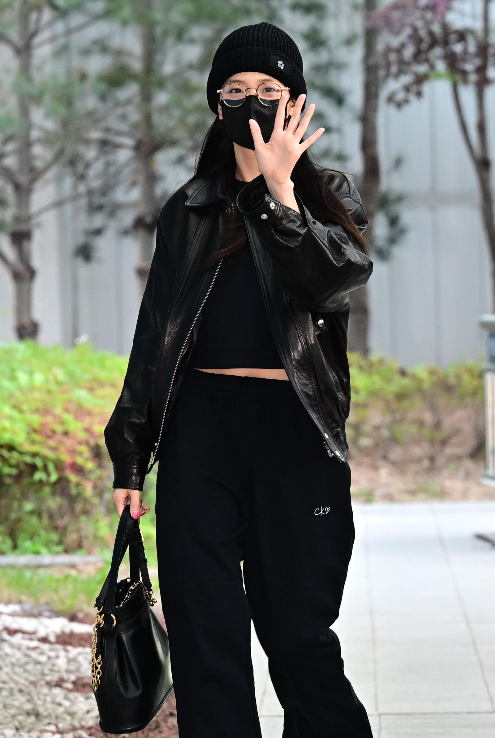 MEGA_Portrait - MEGA Airport Fashion