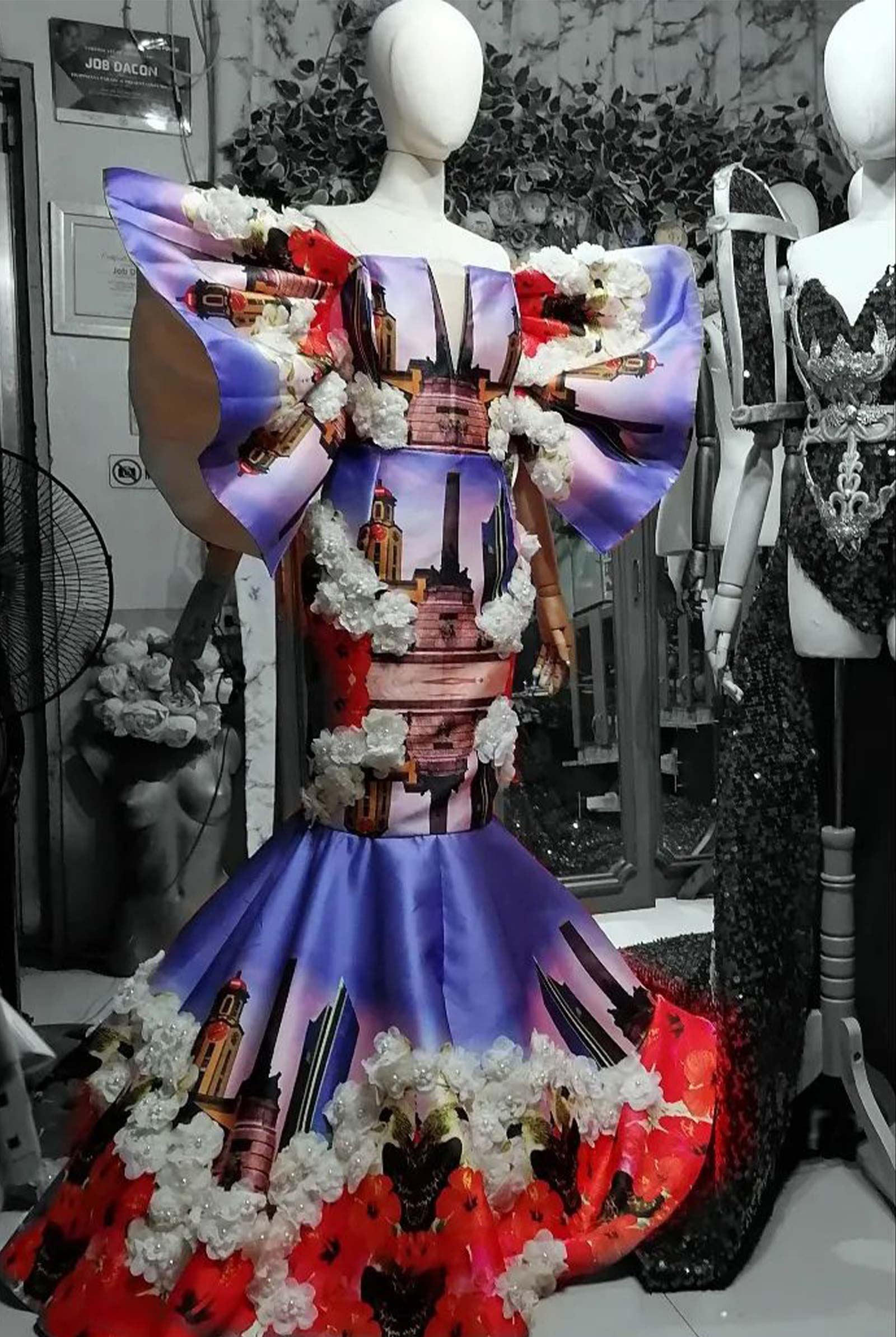 MEGA-DRAG_JOB-DACON-AND-THE-IMPORTANT-ROLE-OF-FASHION-DESIGNERS-IN-SHAPING-DRAG'S-FANTASY-07 - MEGA