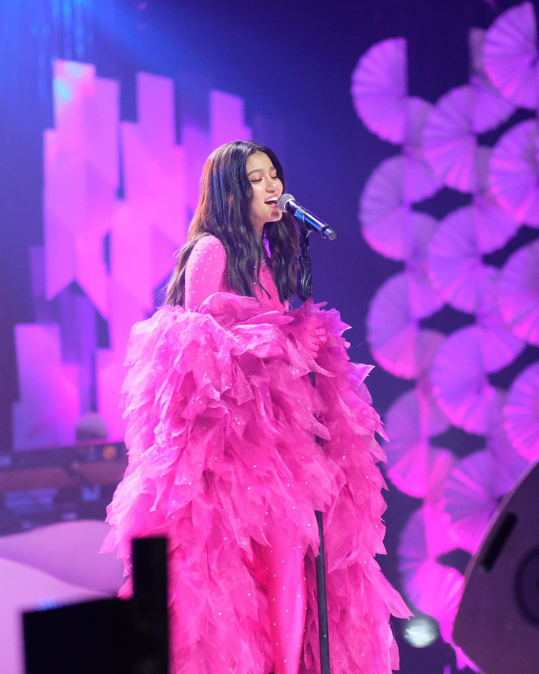 MEGA_Ent-BELLE-MARIANO-CONCERT-OUTFITS-IN-ART-02 - MEGA Belle Mariano Beloved concert
