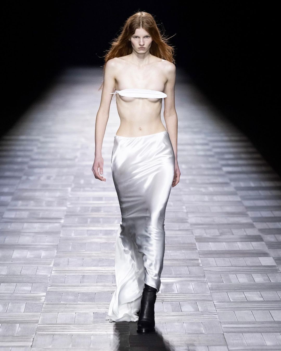 333119254_729233572247984_4325004746039407589_n - MEGA Feathers in Fashion