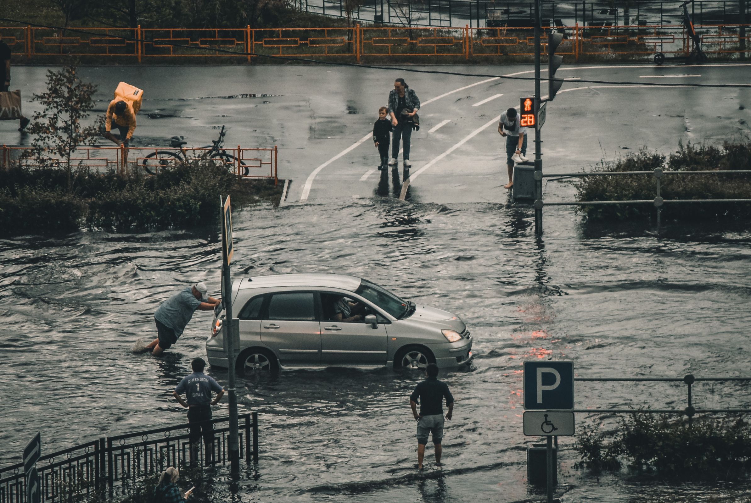 IN-ARTICLE-LANDSCAPE-24-1 - MEGA car for rainy season