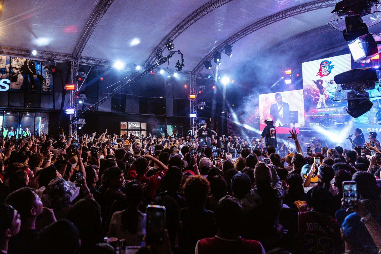 RB-DYS-Event - MEGA Red Bull Dance Your Style National Finals