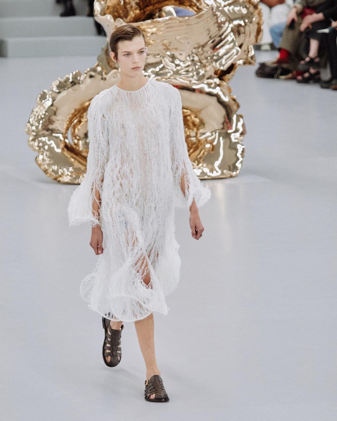 Snapinsta.app_384240383_189613694086619_5319847200599345156_n_1080 - MEGA loewe pfw