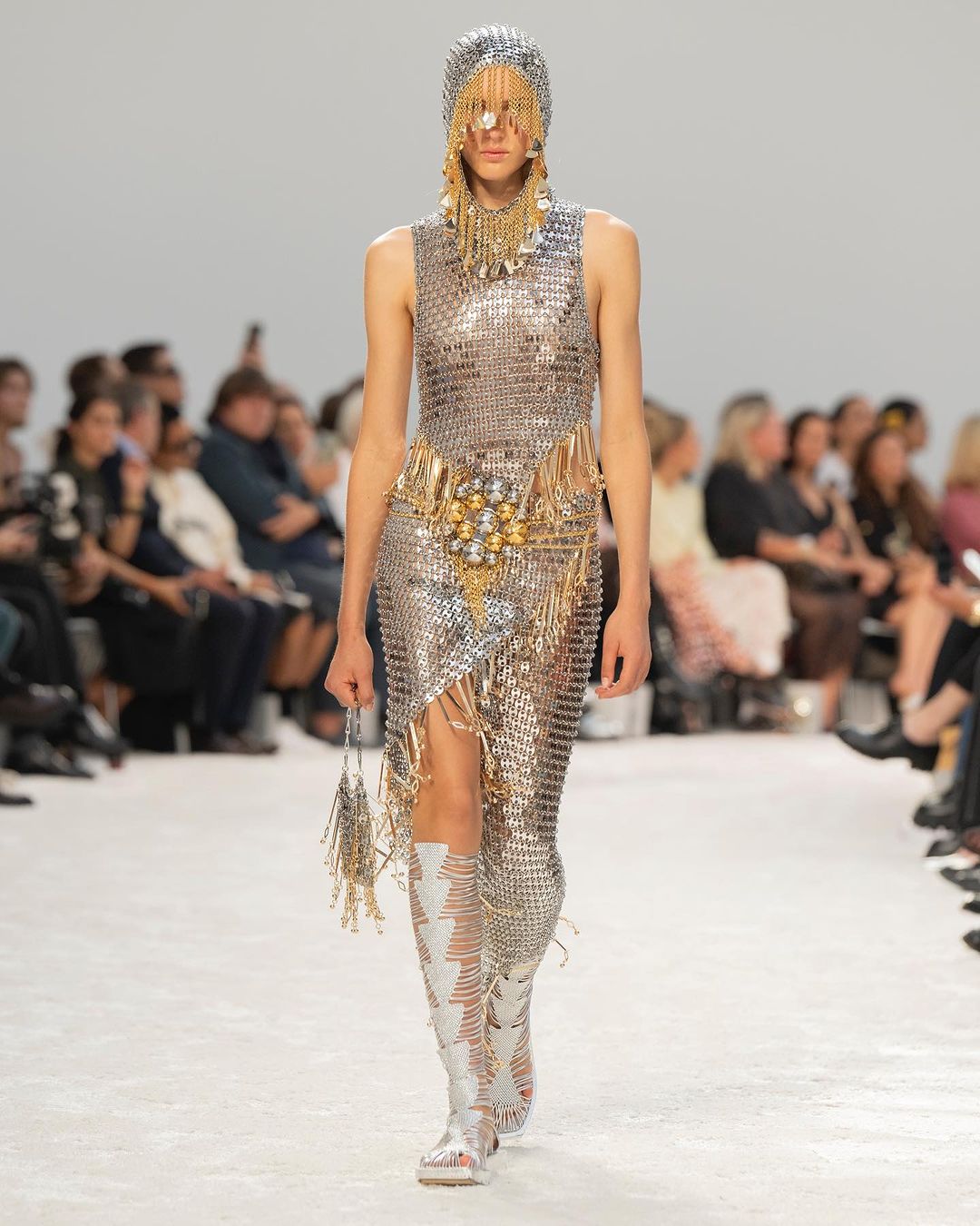 Snapinsta.app_384749685_18385059040033457_8916352090455344317_n_1080 - MEGA rabanne pfw