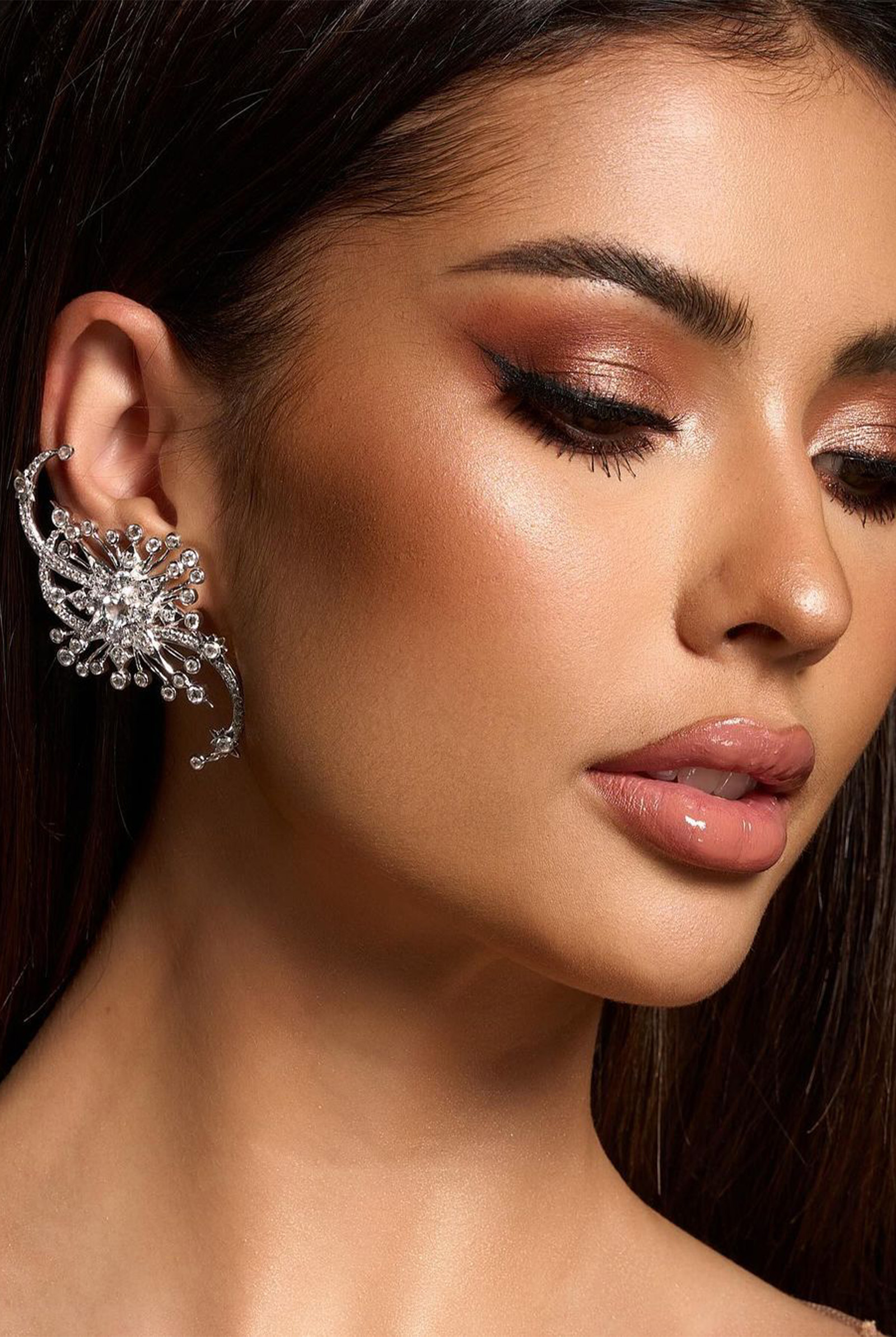 Miss Thailand Anntonia Porsild brown lipstick 