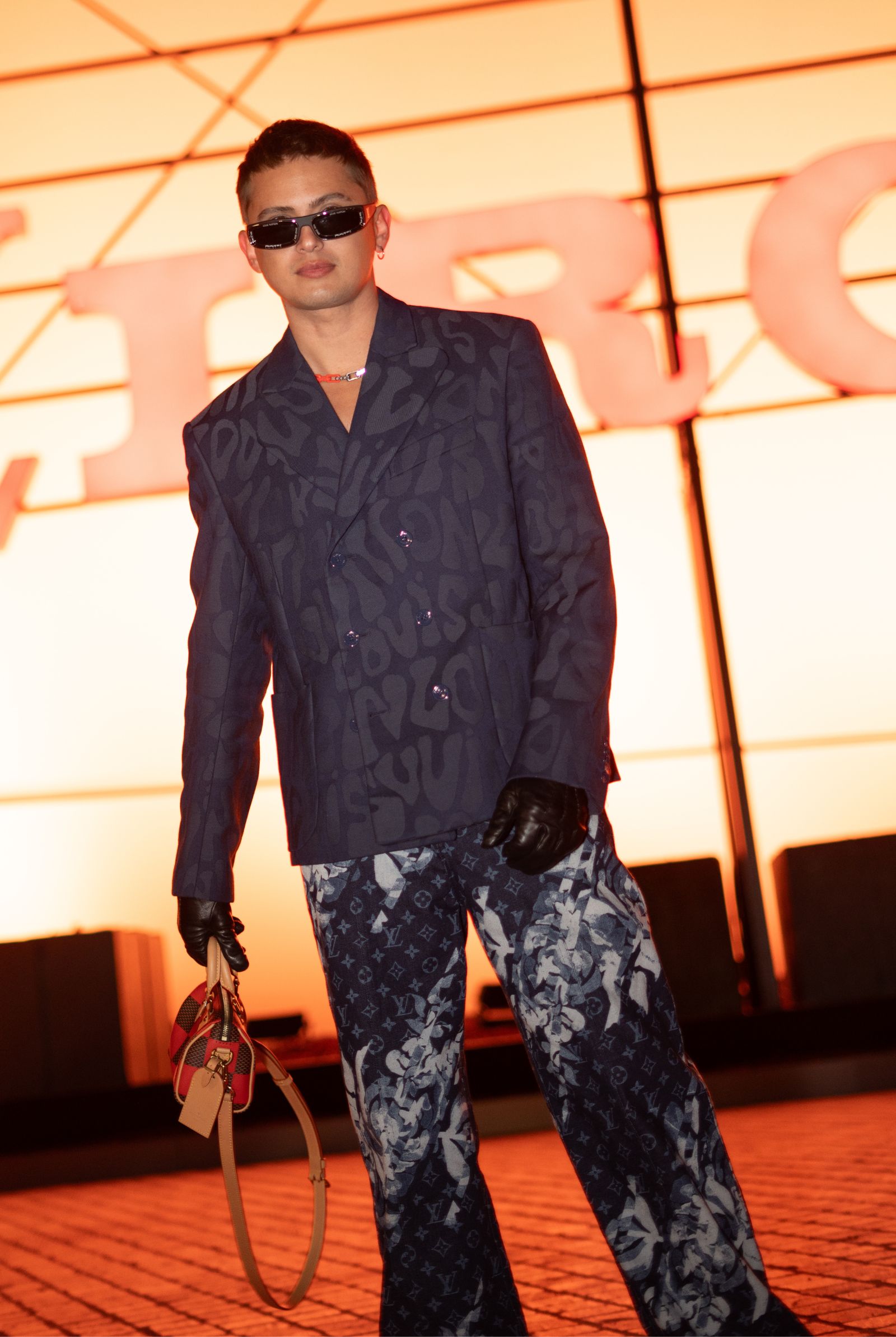 JAMES-REID-PFW-ART-1 - MEGA At the Louis Vuitton show, James Reid rocked a sleek ensemble blending diverse designs, colors, textures, and silhouettes while maintaining a stylish look.