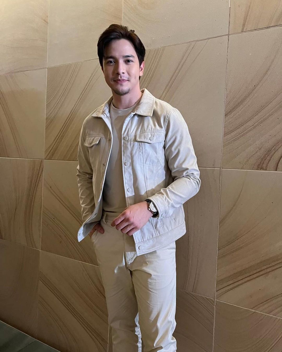 Alden Richards Kathryn Bernardo Matching Color Coordinated Style New Movie Alert Hello Love Goodbye Hello Love Again