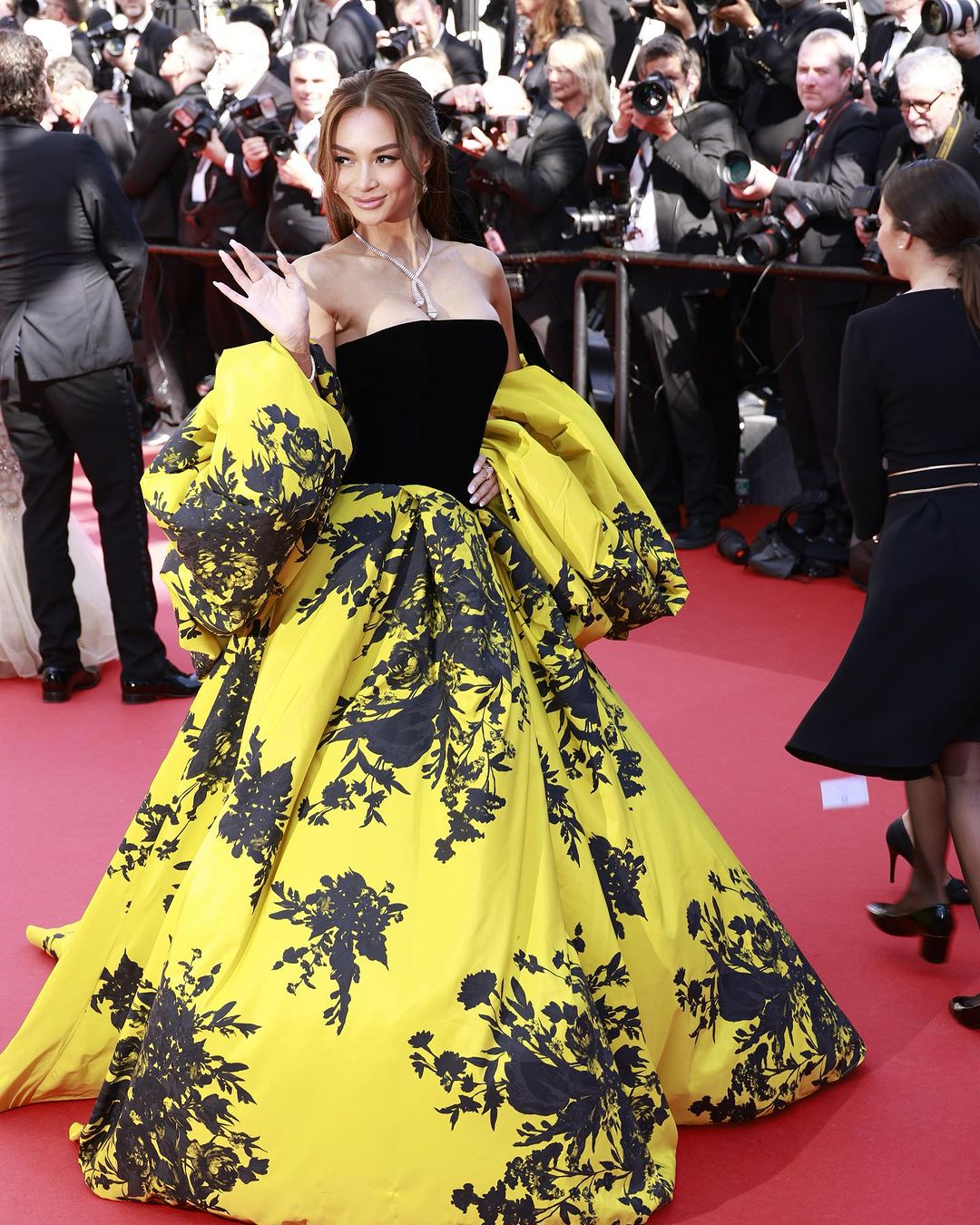 Snapinsta.app_441538829_18445285828009544_6029916934372831388_n_1080 - MEGA Kylie Verzosa Radiates in Her Final Look at the Cannes Film Festival 2024