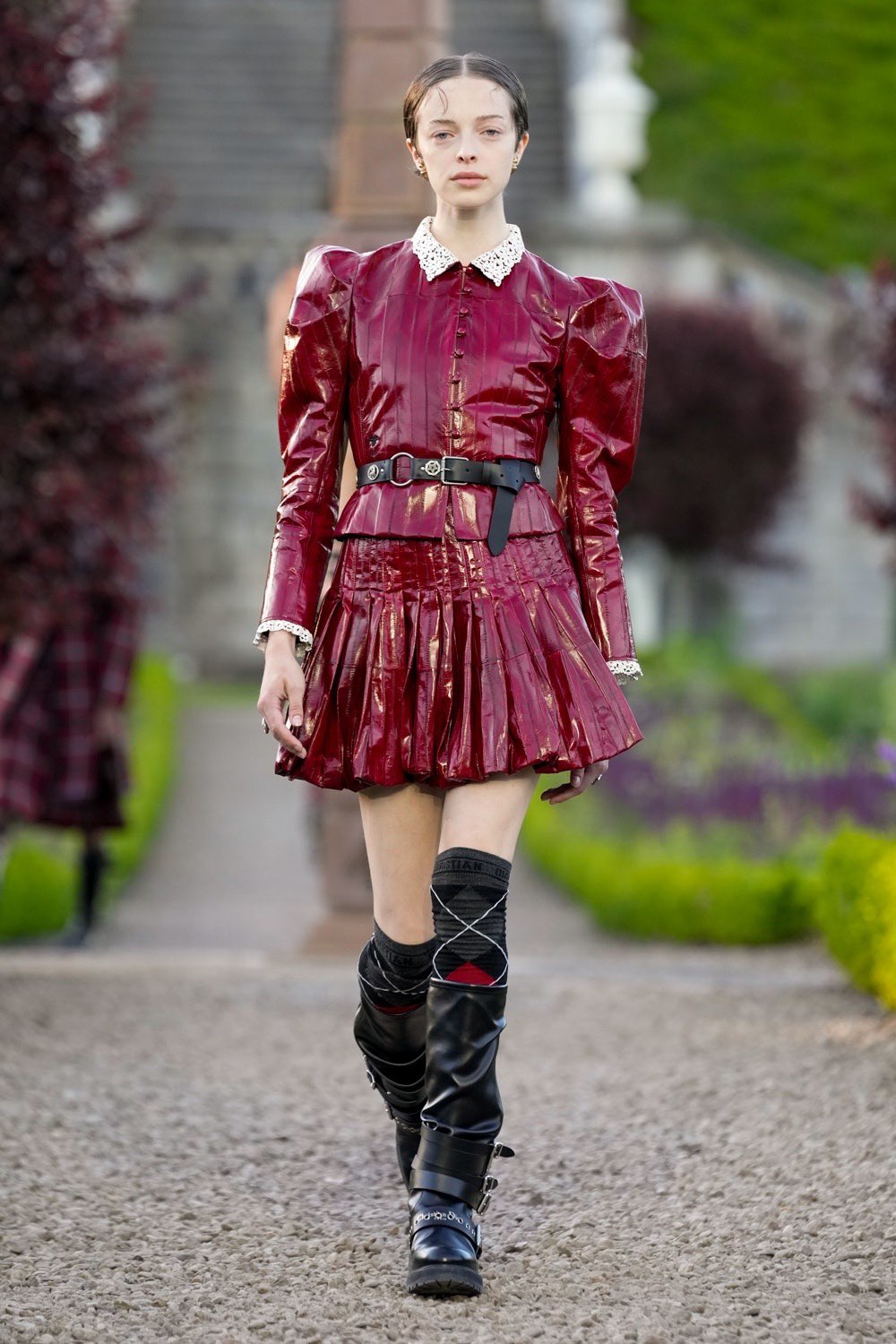 GPLkfelaYAAJZar - MEGA Maria Grazia Chiuri Lines a Connection to Christian Dior for the Cruise 2025 Show