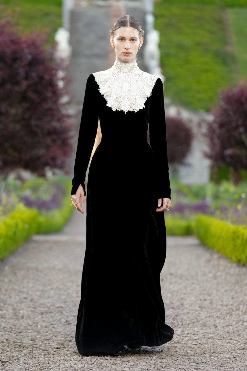 GPM-BELbIAAT6Hn - MEGA The Dior Cruise 2025 Show Lines a Connection to Christian Dior