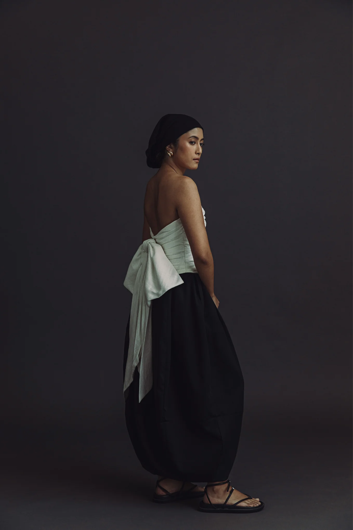 TheGaiaTopinIvory_02_1359x2038 - MEGA Vania Romoff bubble skirt balloon trend volume