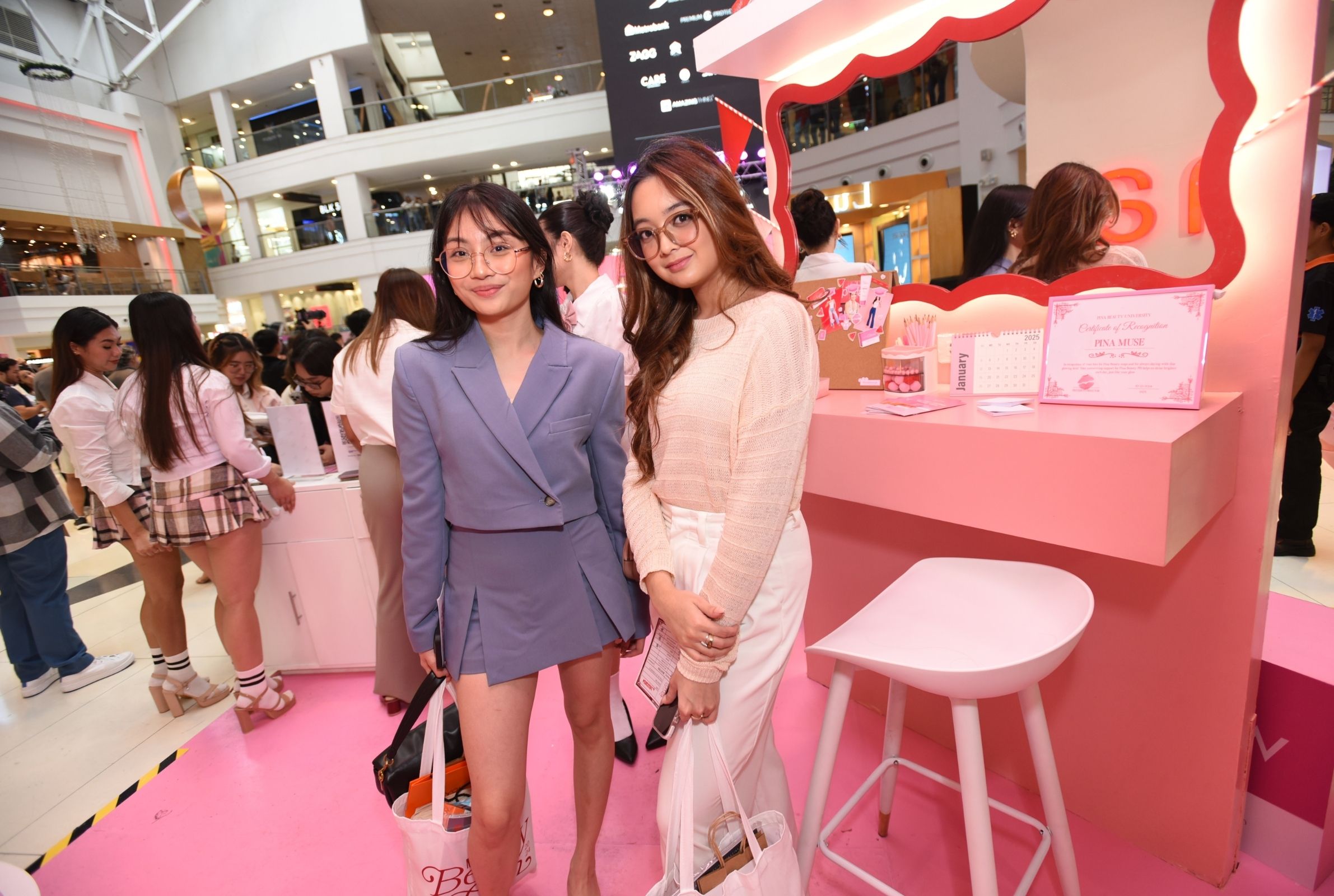 Pina BeautyCon 3B - MEGA Pina Beauty booth guests