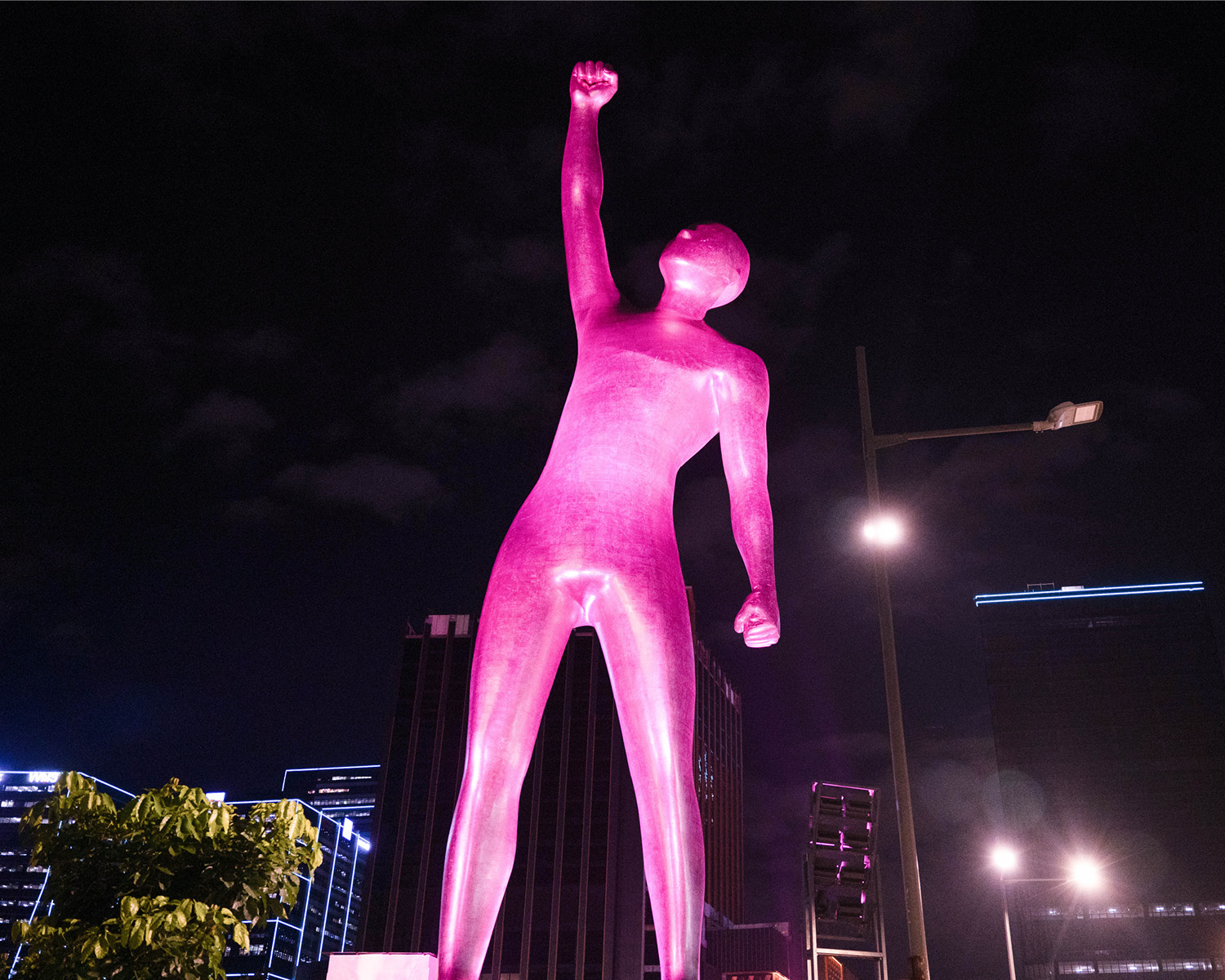 mega-pink-lights-breast-cancer-inart5 - MEGA The Victor Bridgetowne in pink
