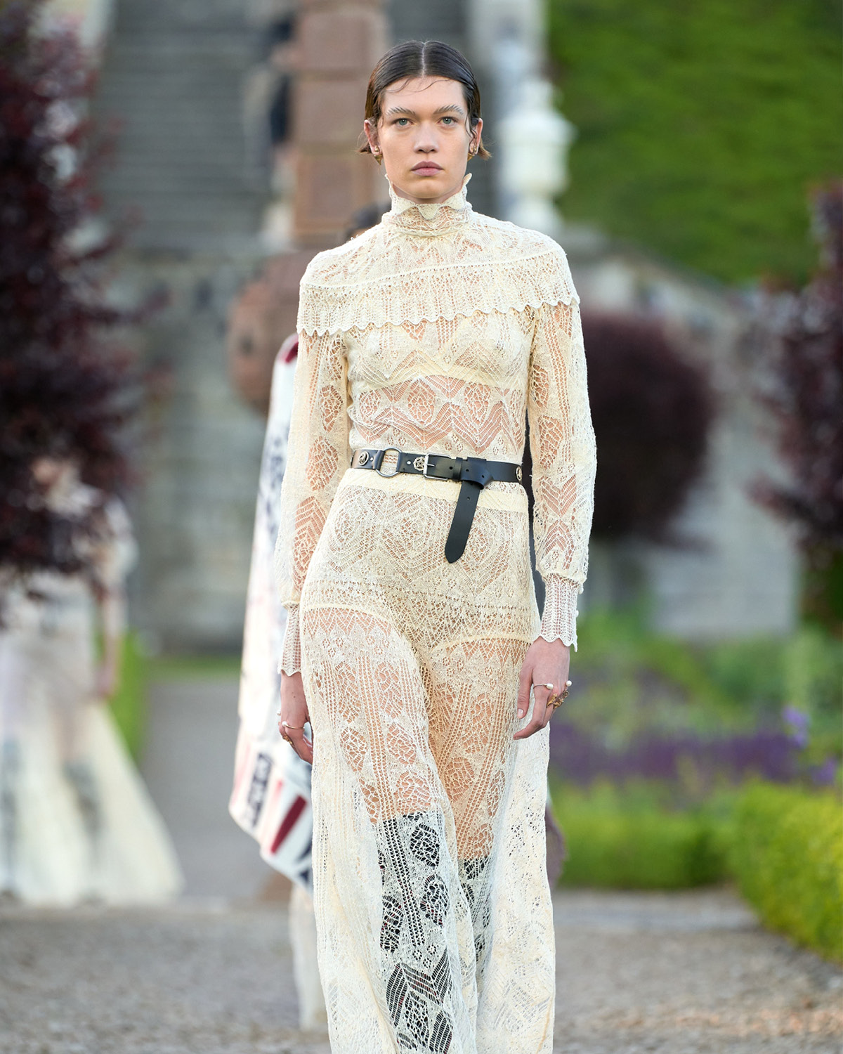 2-mega-butter-yellow-2025-inart9 - MEGA butter yellow color trend resort 2025 dior