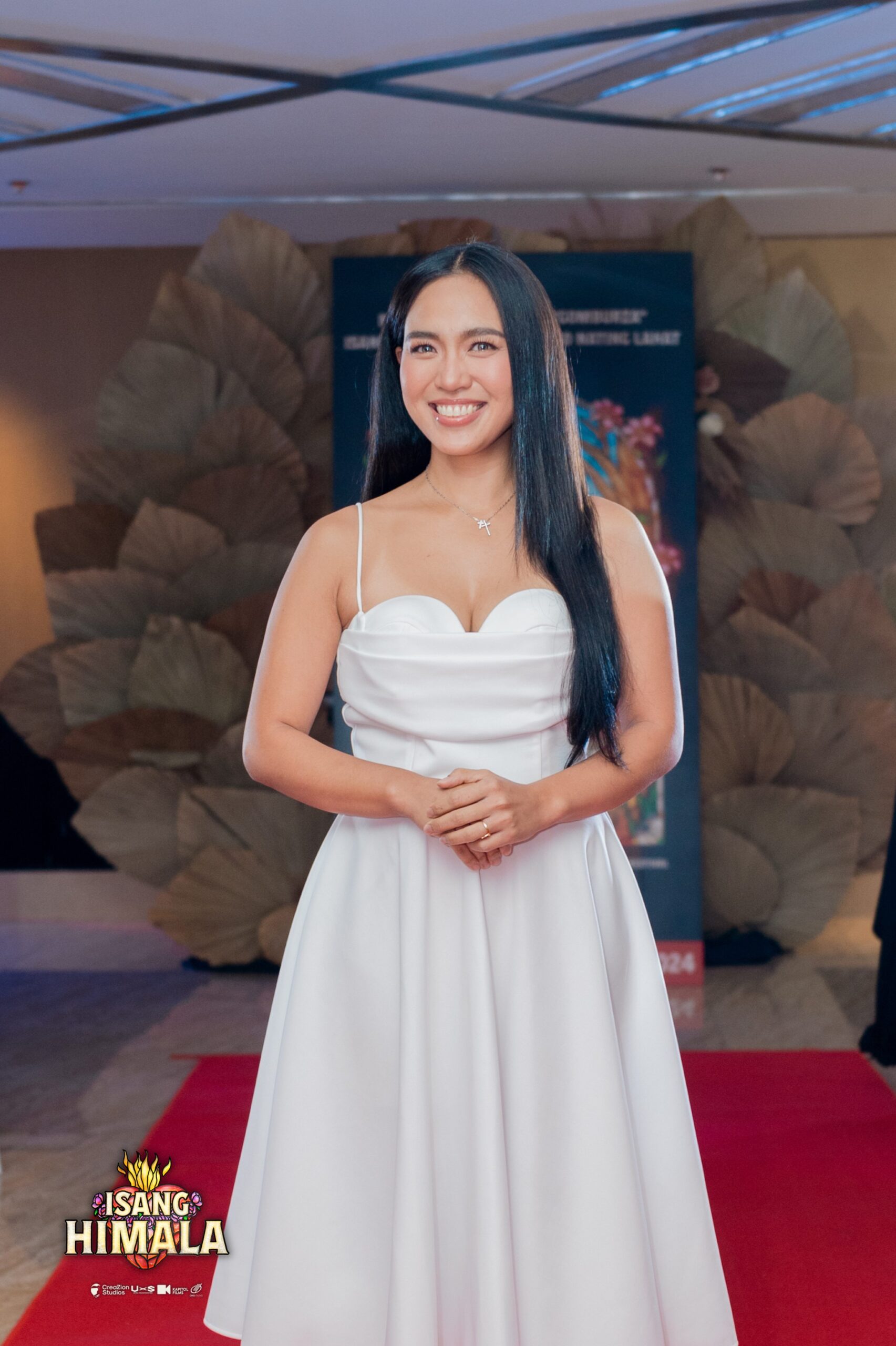 Aicelle Santos, leading the ensemble as Elsa, who she played in the 2018 musical stage play

Isang Himala MMFF 2024 Metro Manila Film Festival musical film