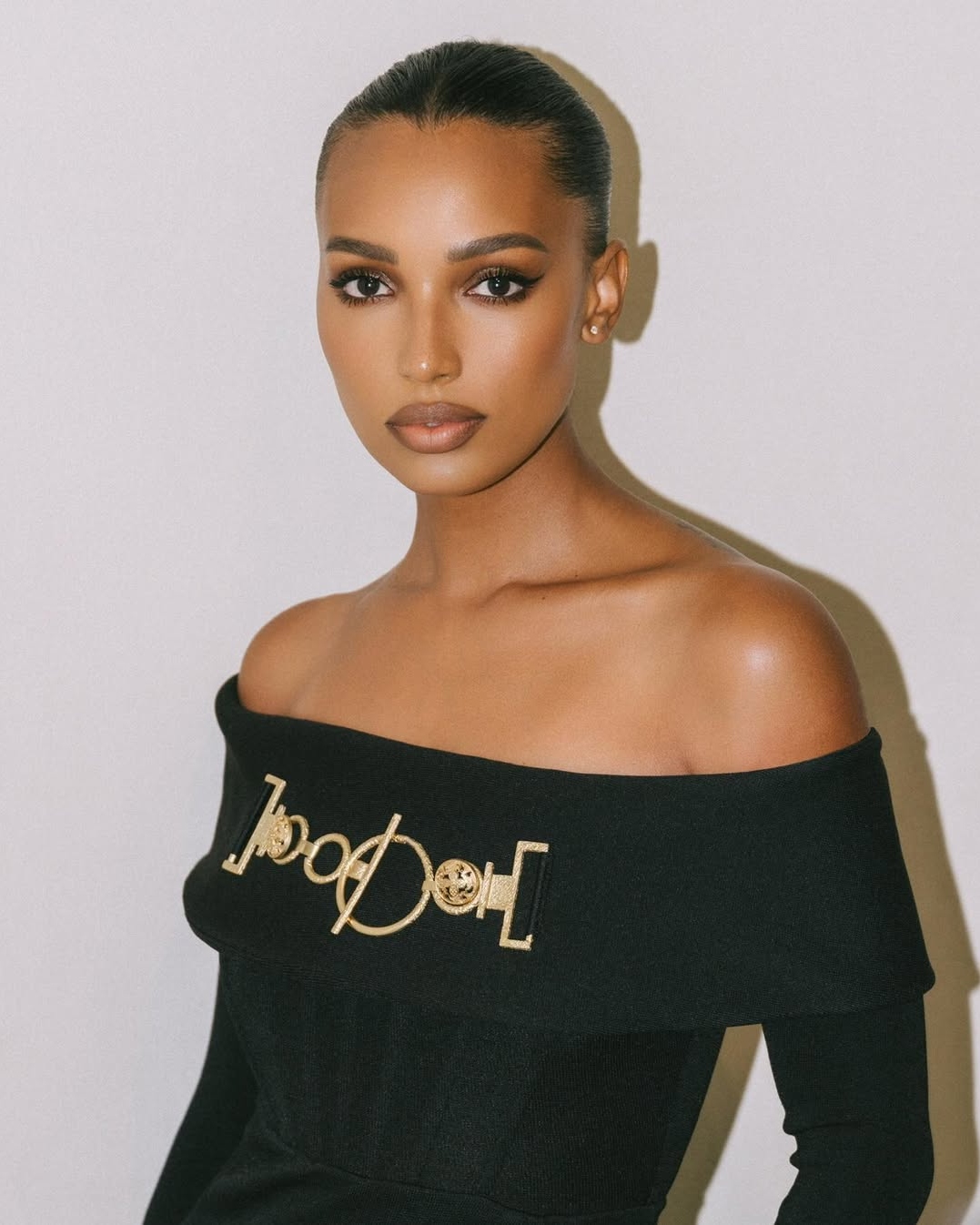 mega-2024-beauty-trends - MEGA Jasmine Tookes Clean Girl Beauty