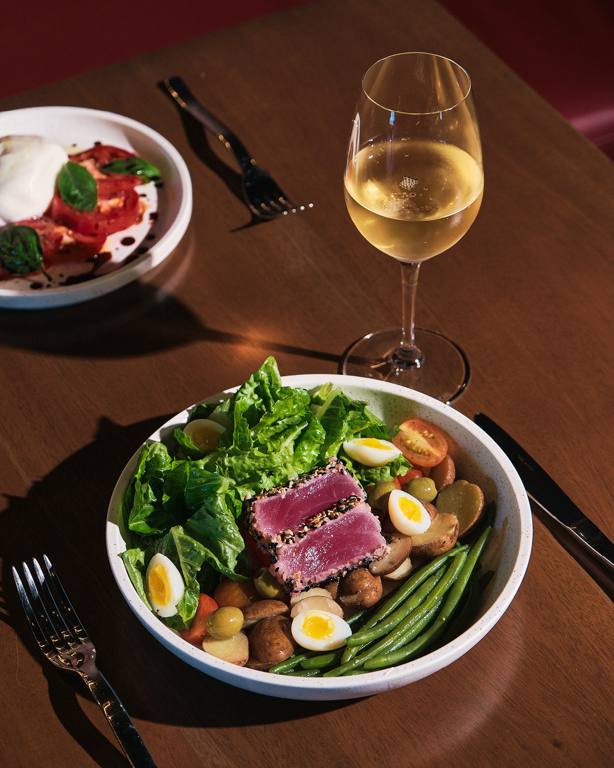 Salad Niçoise paired with a glass of white wine

Project Vino Reserve food wine restaurant Christmas holidays