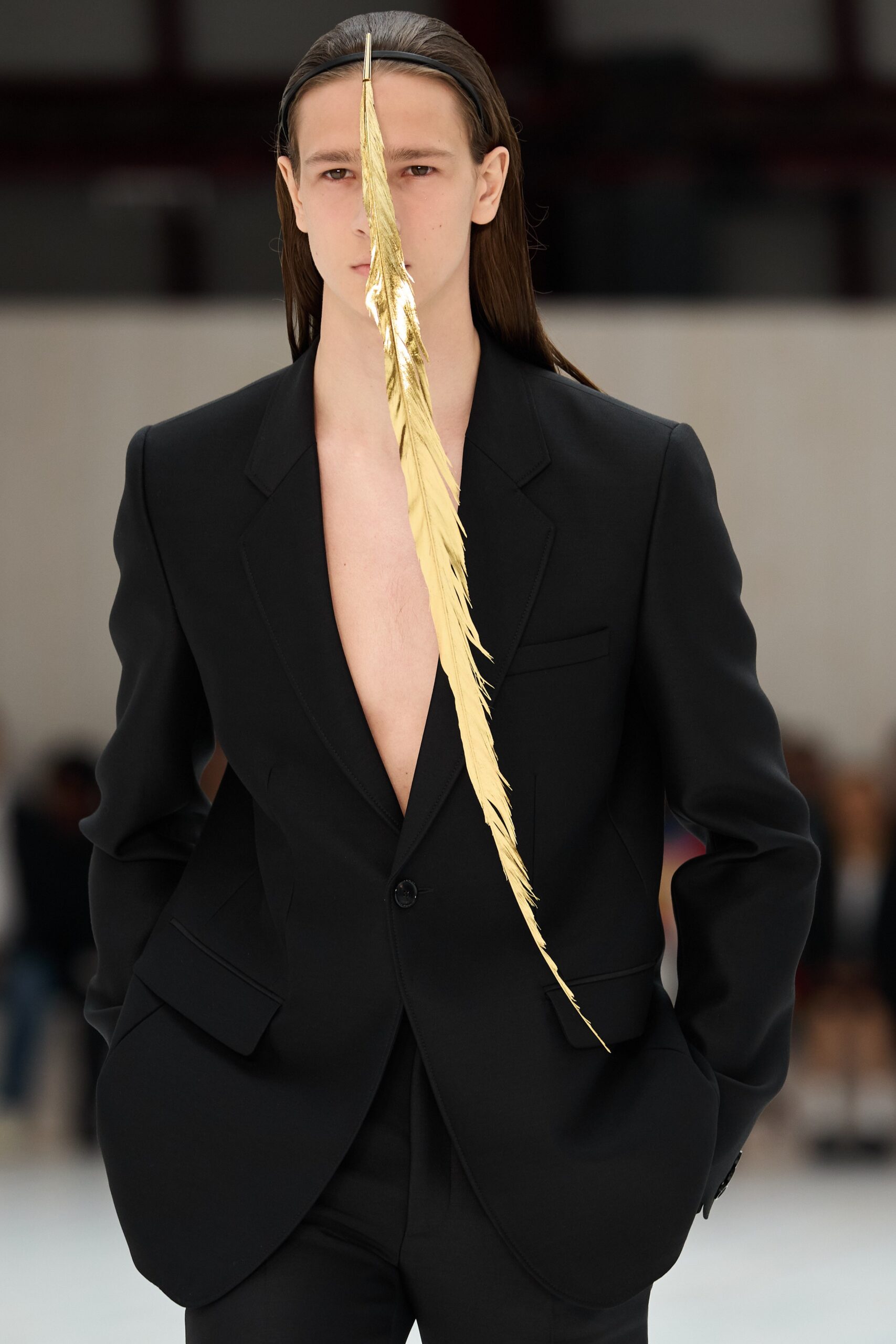 mega-trend-report-ss25-power-suit-5 - MEGA Have someone reserve the boardroom—in the new power suit spotted at the S/S25 shows, the ‘80s look means serious business golden globes 2025 ayo edibiri the bear julia roberts steel magnolias win 1990 loewe armani