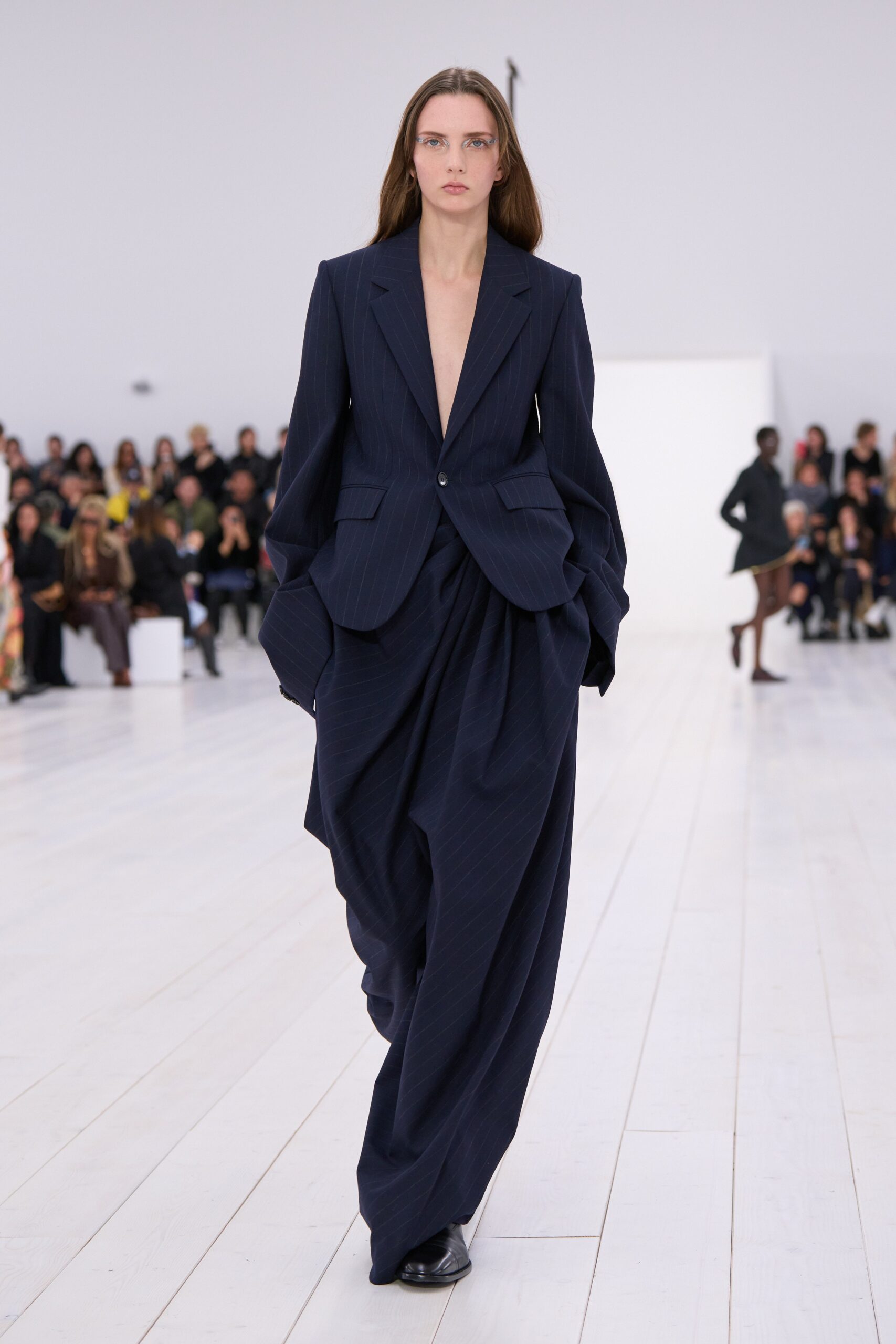 mega-trend-report-ss25-power-suit-6 - MEGA Have someone reserve the boardroom—in the new power suit spotted at the S/S25 shows, the ‘80s look means serious business golden globes 2025 ayo edibiri the bear julia roberts steel magnolias win 1990 loewe armani