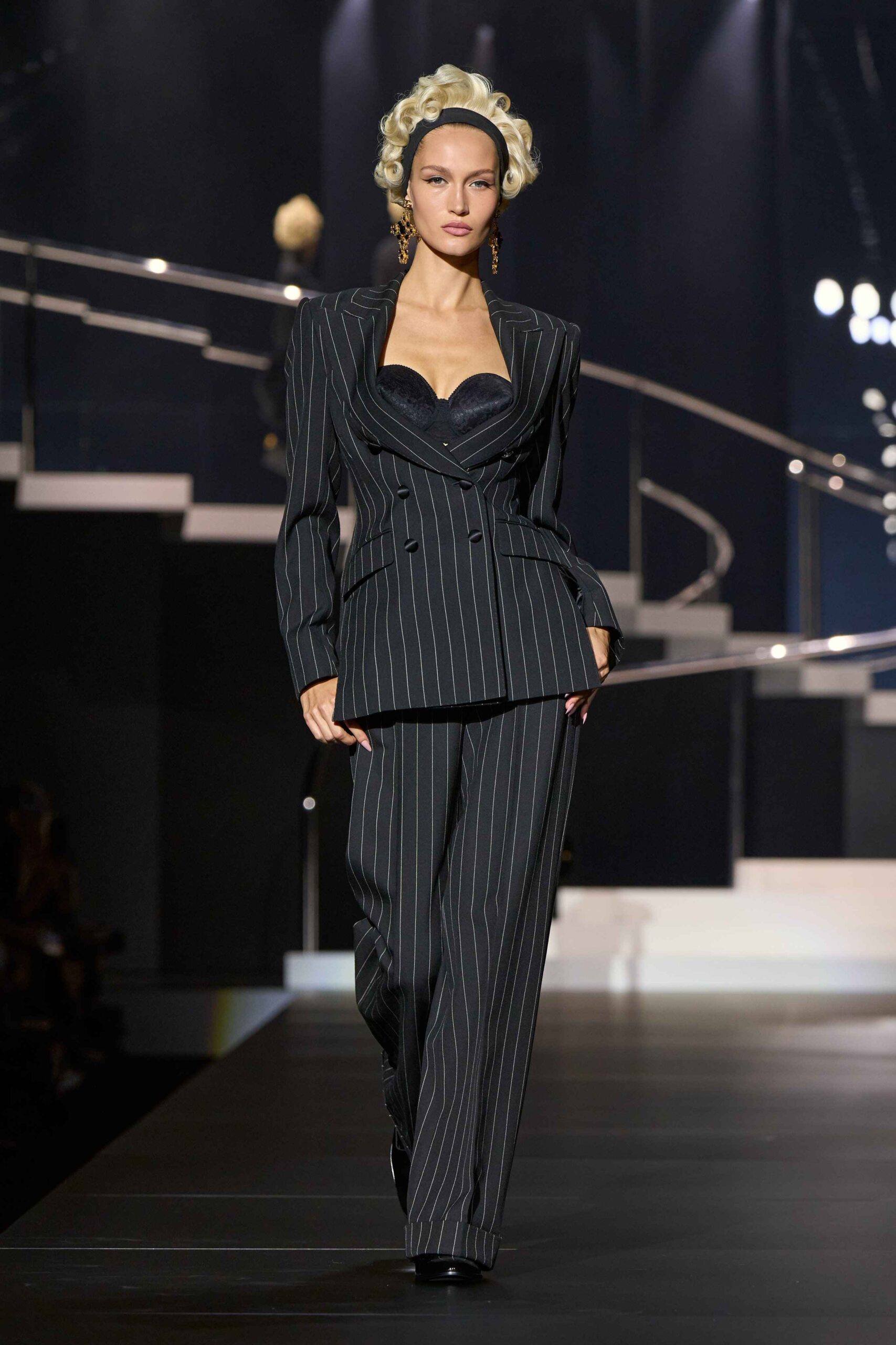 mega-trend-report-ss25-power-suit-7 - MEGA Have someone reserve the boardroom—in the new power suit spotted at the S/S25 shows, the ‘80s look means serious business dolce & gabbana