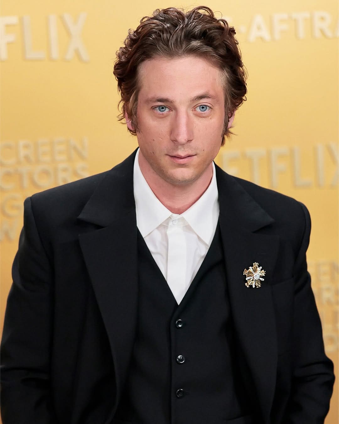 Jeremy Allen White in Louis Vuitton tuxedo and Tiffany & Co. brooch