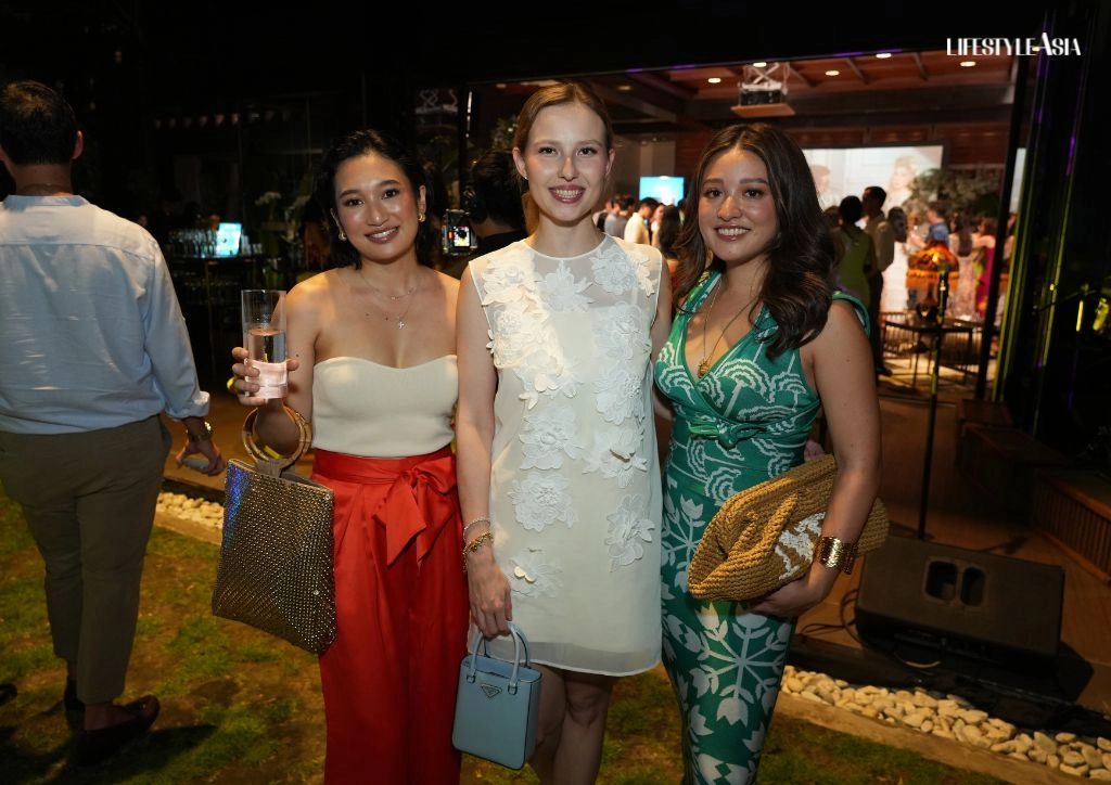 9 - MEGA Wooden handles and woven bags were the common accessories at the La Dolce Vita event